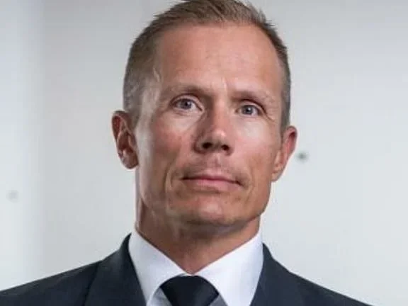 Jan Knutti – Tv-kasvo, sotilas ja yrittäjä