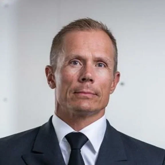 Jan Knutti – Tv-kasvo, sotilas ja yrittäjä