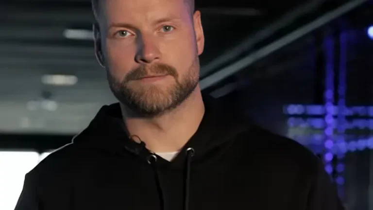 Kuka on Robin Hendry? CrossFit-valmentaja ja tv-kasvo